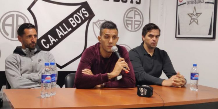 Presentación oficial de Norberto Paparatto como DT de All Boys