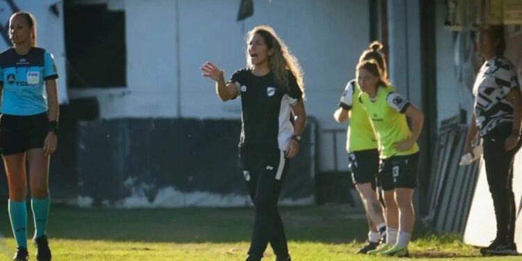 Andre Jorge Mitre dejó ser la DT de All Boys Femenino