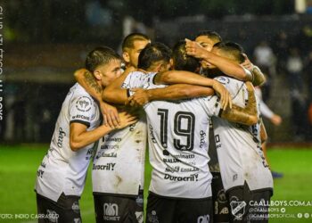 Poné tu nombre en la camiseta de All Boys