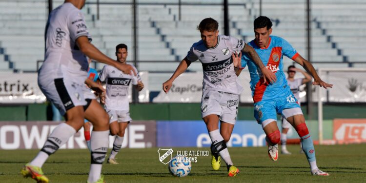 Empate en el debut