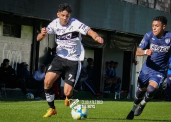 La Tercera no pudo en casa