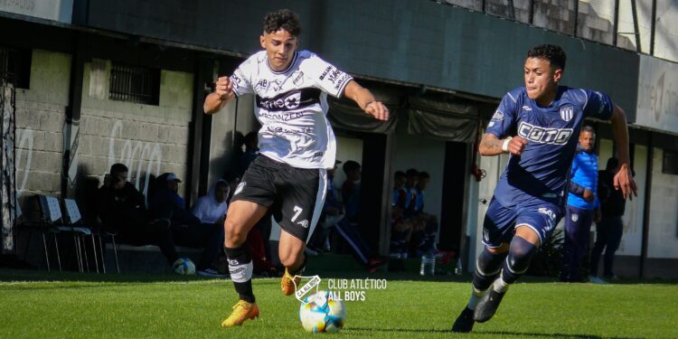 La Tercera no pudo en casa